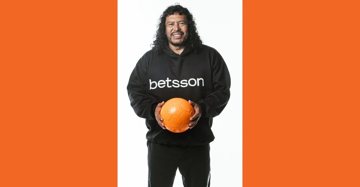 René Higuita, El legendario “escorpión”, es el nuevo embajador de Betsson